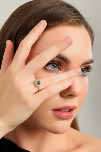 14 Ayar Altın Yeşil Taşlı Güneş Motifli Yüzük - SembolGold