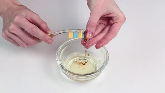 Altın ve Mücevher Bakımı: Değerli Hazinelerinizi Parlatmanın Sırları