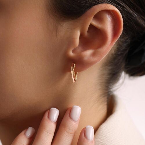 Ajda Küpe 14 Ayar Üçgen Form 1.5 cm - SembolGold