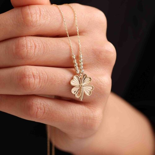 Altın Kalpli Yonca Kolye Dorikalı - SembolGold